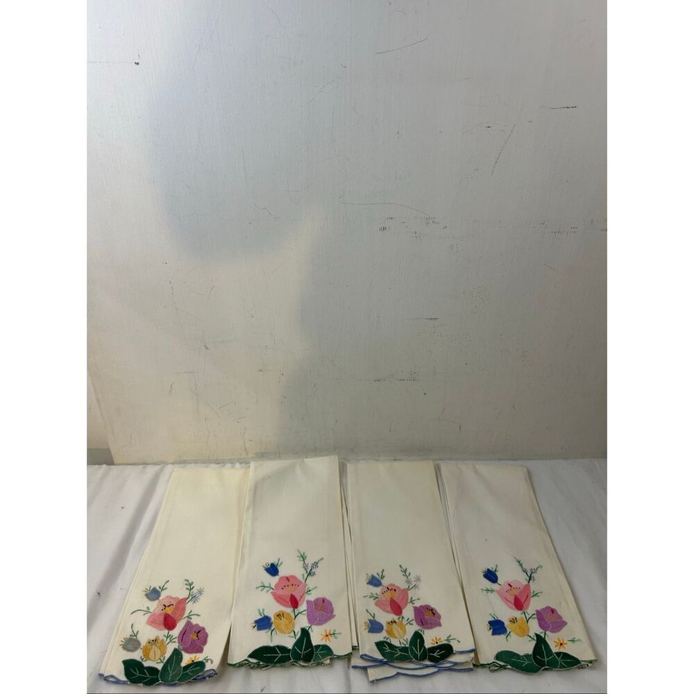 4 Linen napkins‎ flowers tulips? vintage set 11"x5"